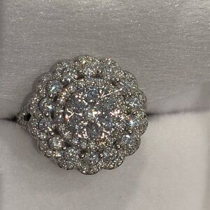 Never worn but gorgeous